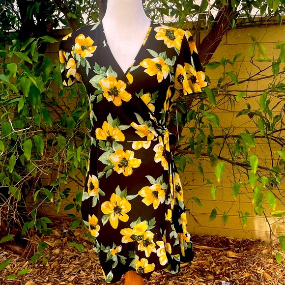 Chic Black Floral Dress with Yellow Accents - Picture 1 of 8